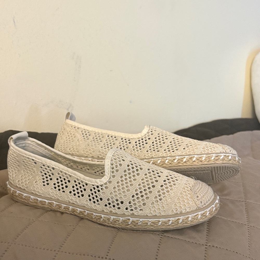 Elegant Cream Espadrille Slip-Ons crochet mesh memory‎ foam women’s size 6